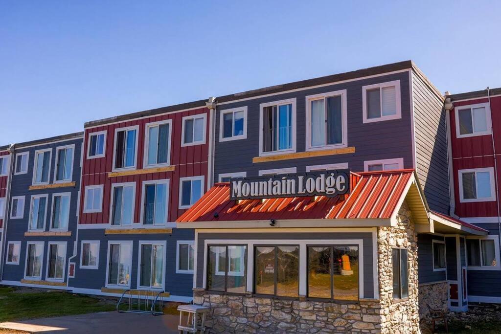 סנואושו Mountain Lodge Getaway, Ski-In/Ski-Out, Heart Of The Village מראה חיצוני תמונה