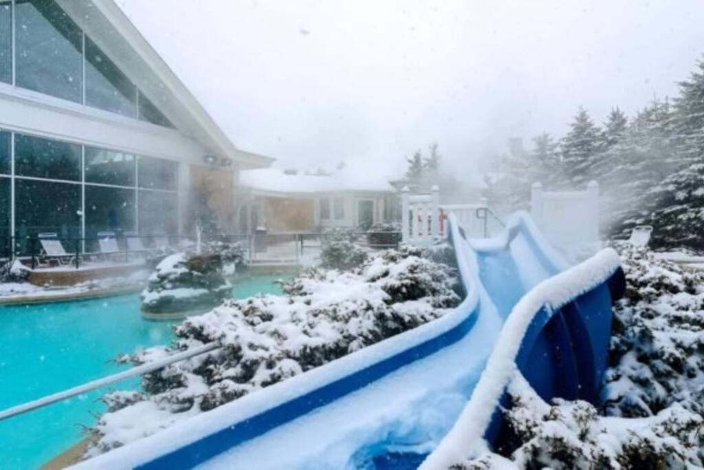 סנואושו Mountain Lodge Getaway, Ski-In/Ski-Out, Heart Of The Village מראה חיצוני תמונה